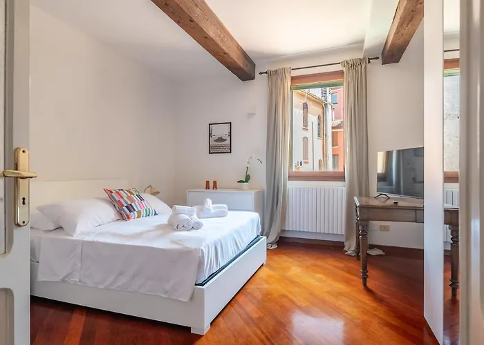 Centro 12 People And Terrace Over 170 Mq Апартаменты