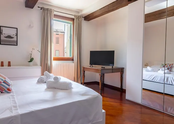 Centro 12 People And Terrace Over 170 Mq * 博洛尼亚