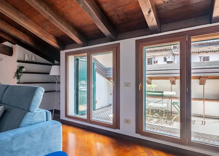 Centro 12 People And Terrace Over 170 Mq Апартаменты Болонья