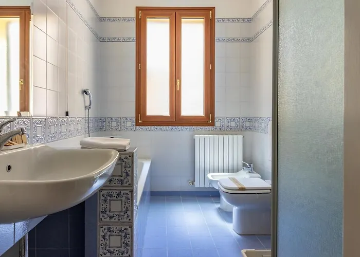 Centro 12 People And Terrace Over 170 Mq Апартаменты