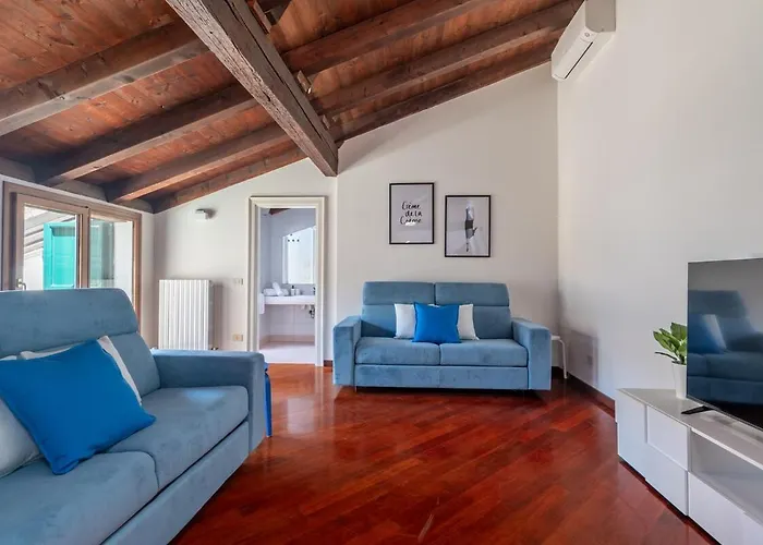 Centro 12 People And Terrace Over 170 Mq Болонья