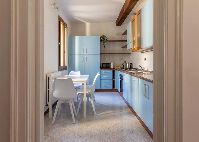 Centro 12 People And Terrace Over 170 Mq Апартаменты