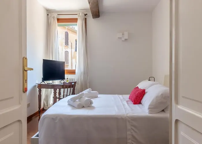 Centro 12 People And Terrace Over 170 Mq * Болонья